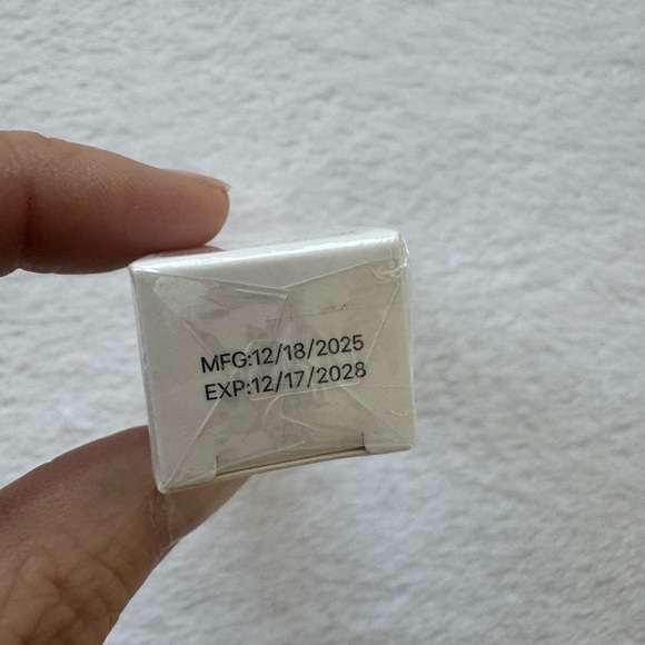 Eyelash Enhancing Serum - Picture 6 of 6